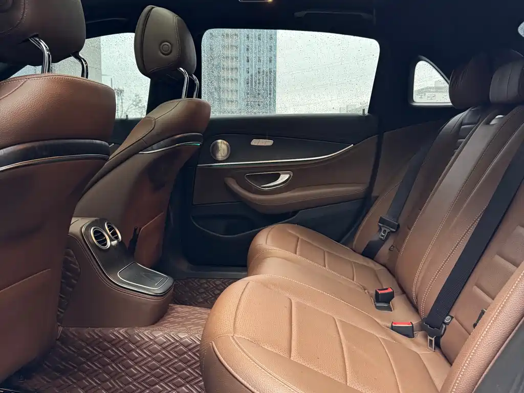 Mercedes-Benz E-Class 2022 — фото 17