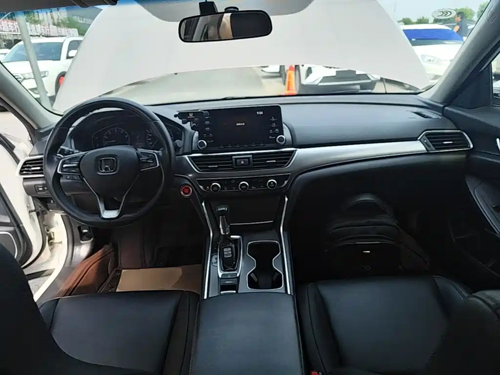 Honda Accord 2019 — фото 10