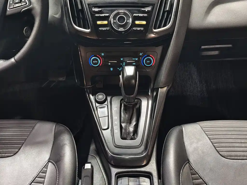 Ford Focus 2018 — фото 13