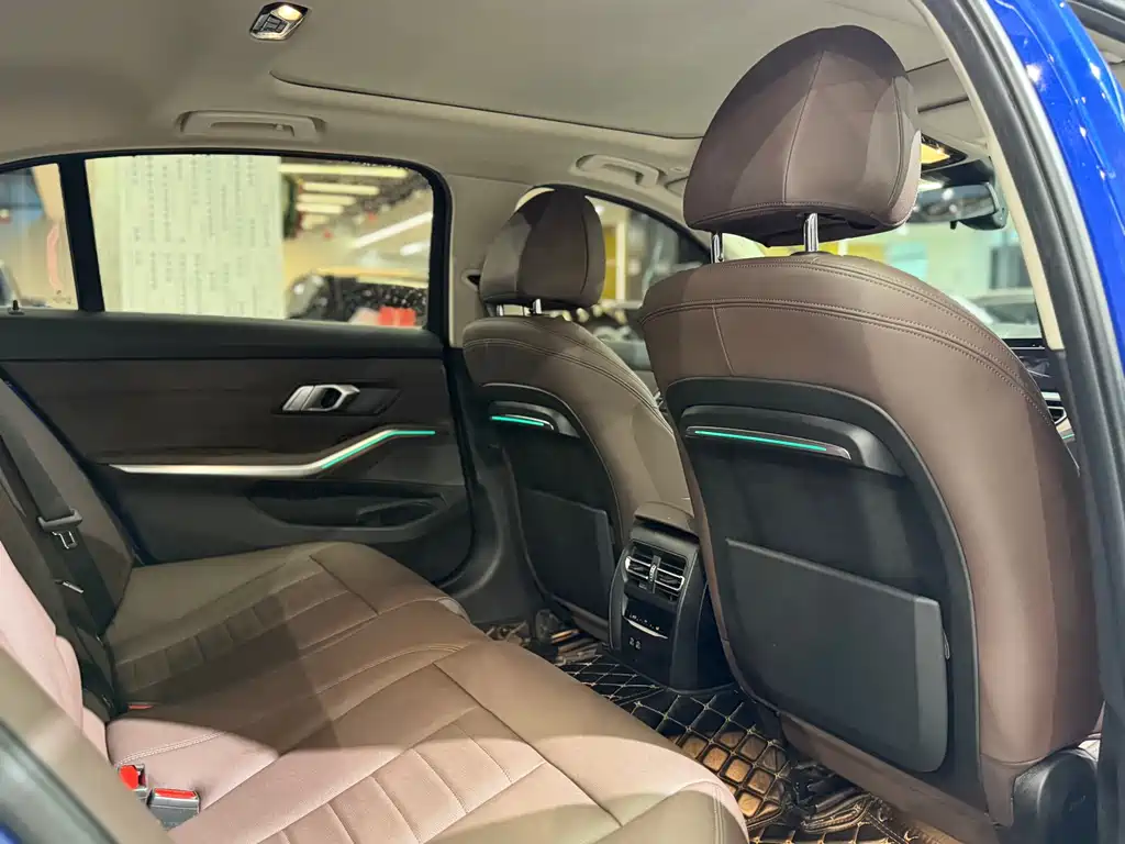 BMW 3 Series 2019 — фото 12
