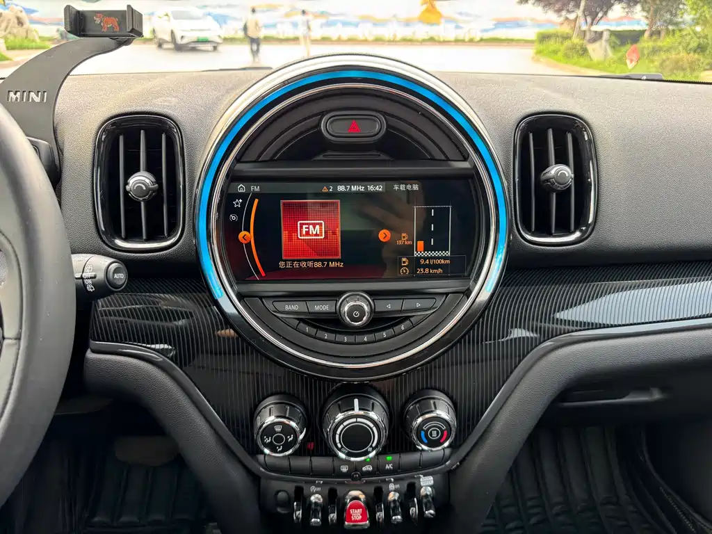 MINI Countryman 2019 — фото 15