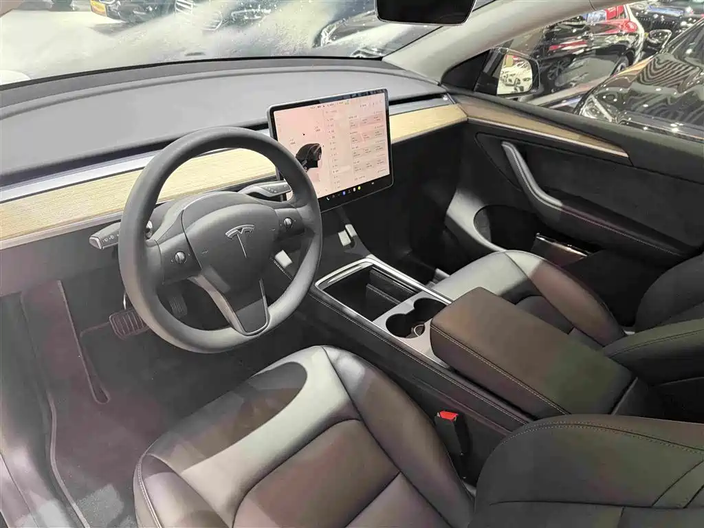 Tesla Model Y 2023 — фото 10
