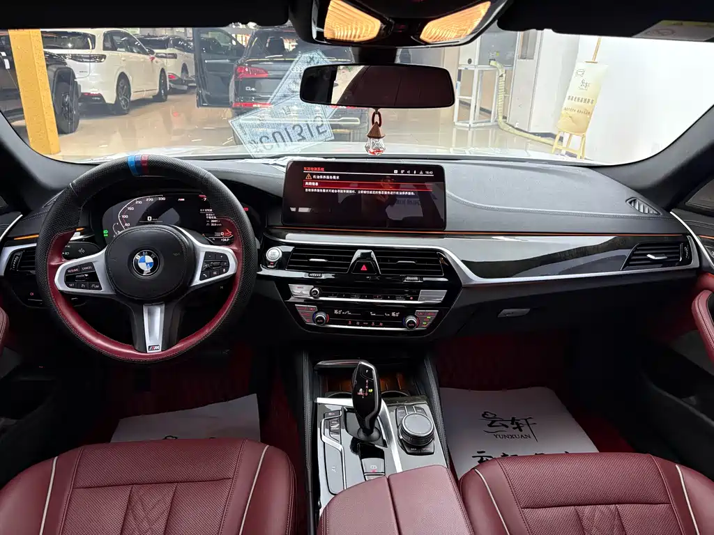 BMW 5 Series 2022 — фото 11