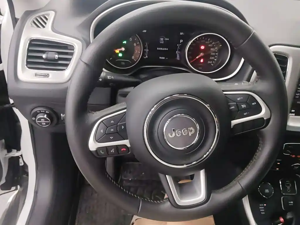Jeep Compass 2019 — фото 11
