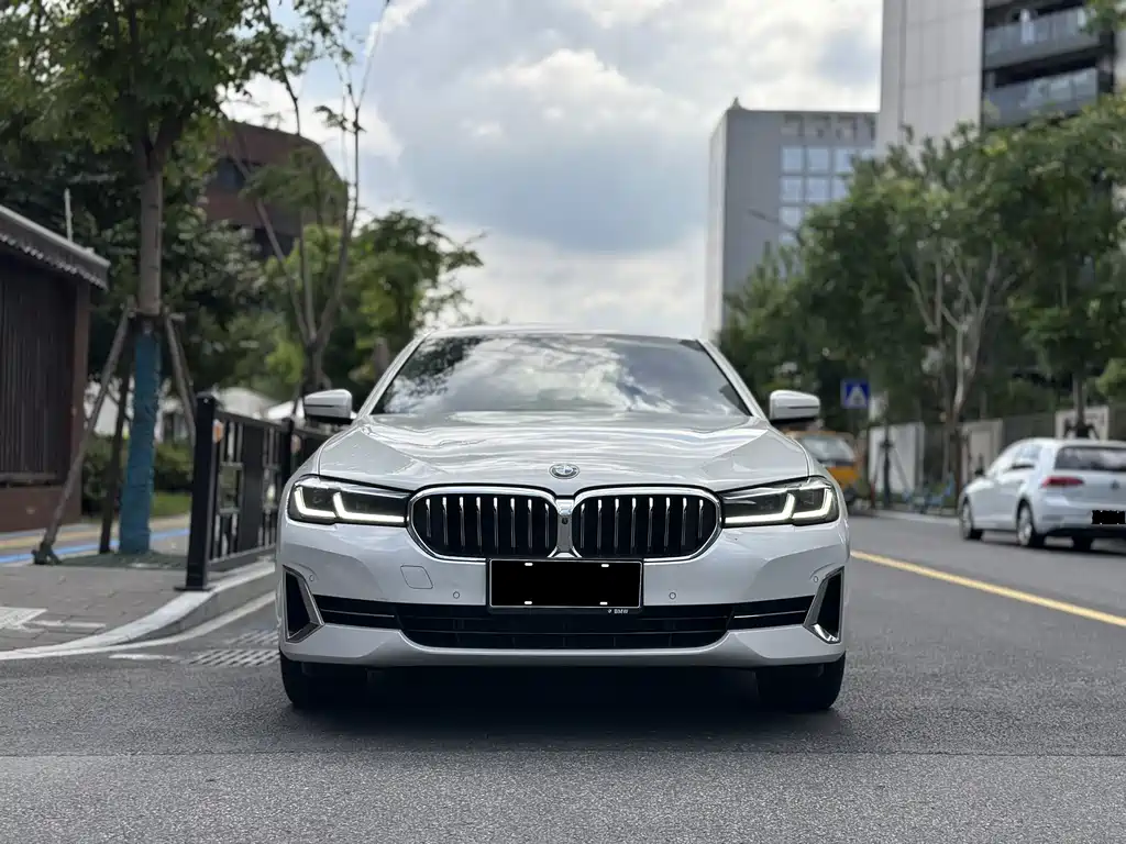 BMW 5 Series 2022 — фото 2