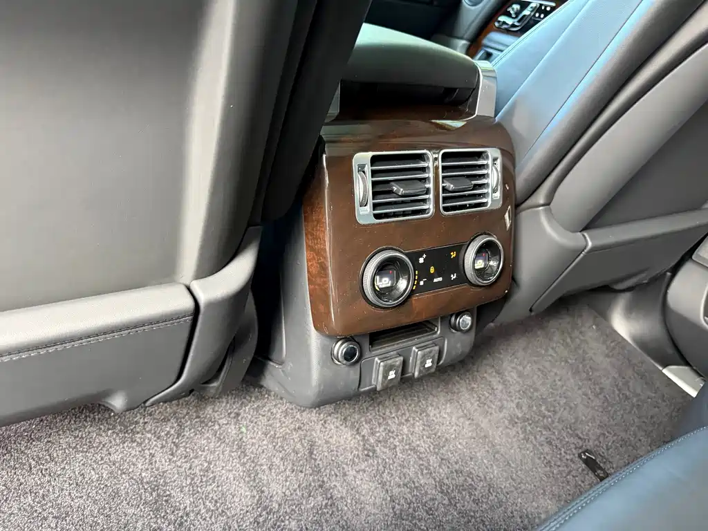 Land Rover Range Rover 2022 — фото 28