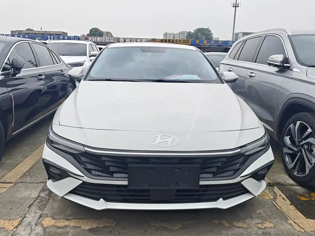 Hyundai Elantra 2024