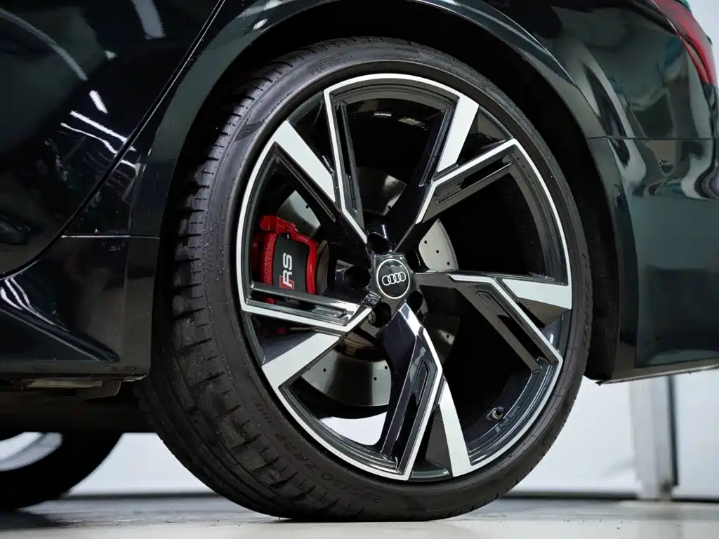 Audi RS 6 2024 — фото 25