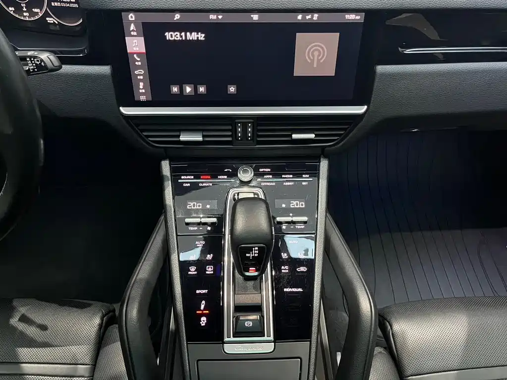 Porsche Cayenne 2018 — фото 16