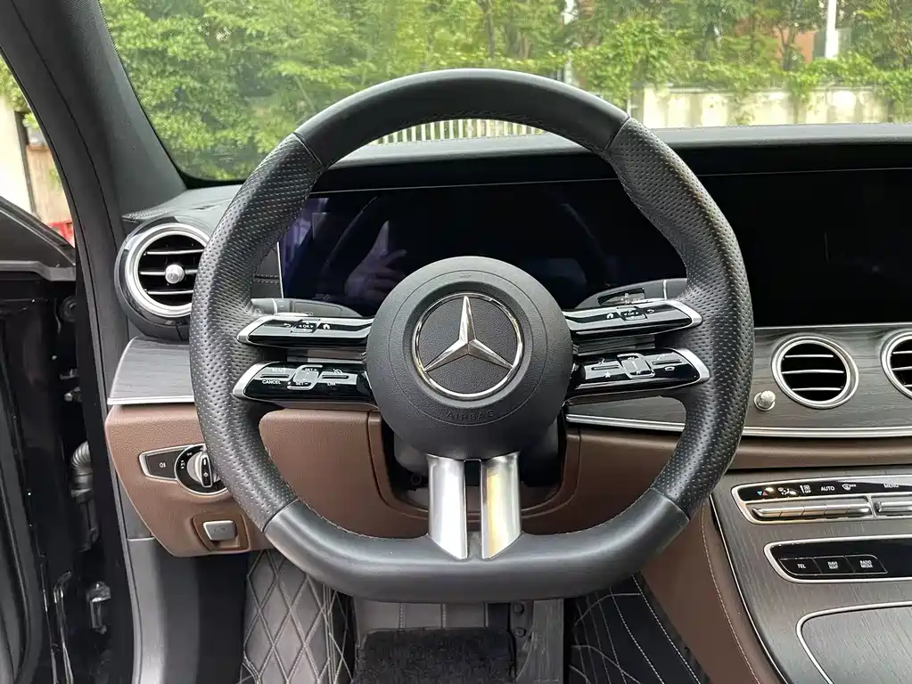 Mercedes-Benz E-Class 2023 — фото 11