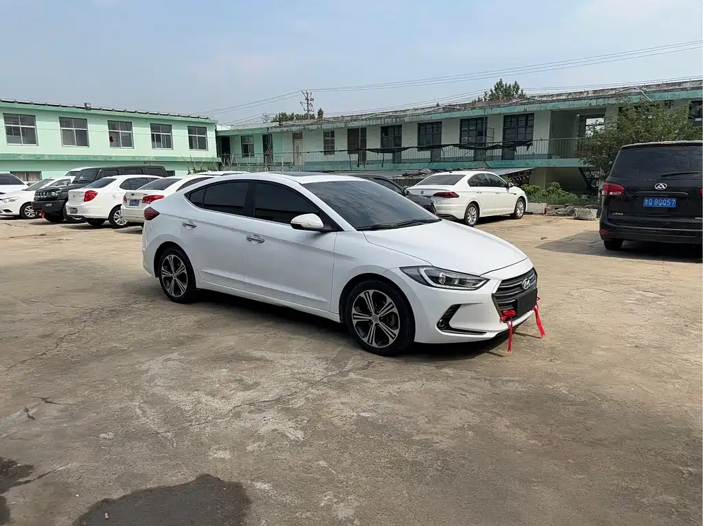 Hyundai Elantra 2018 — фото 3