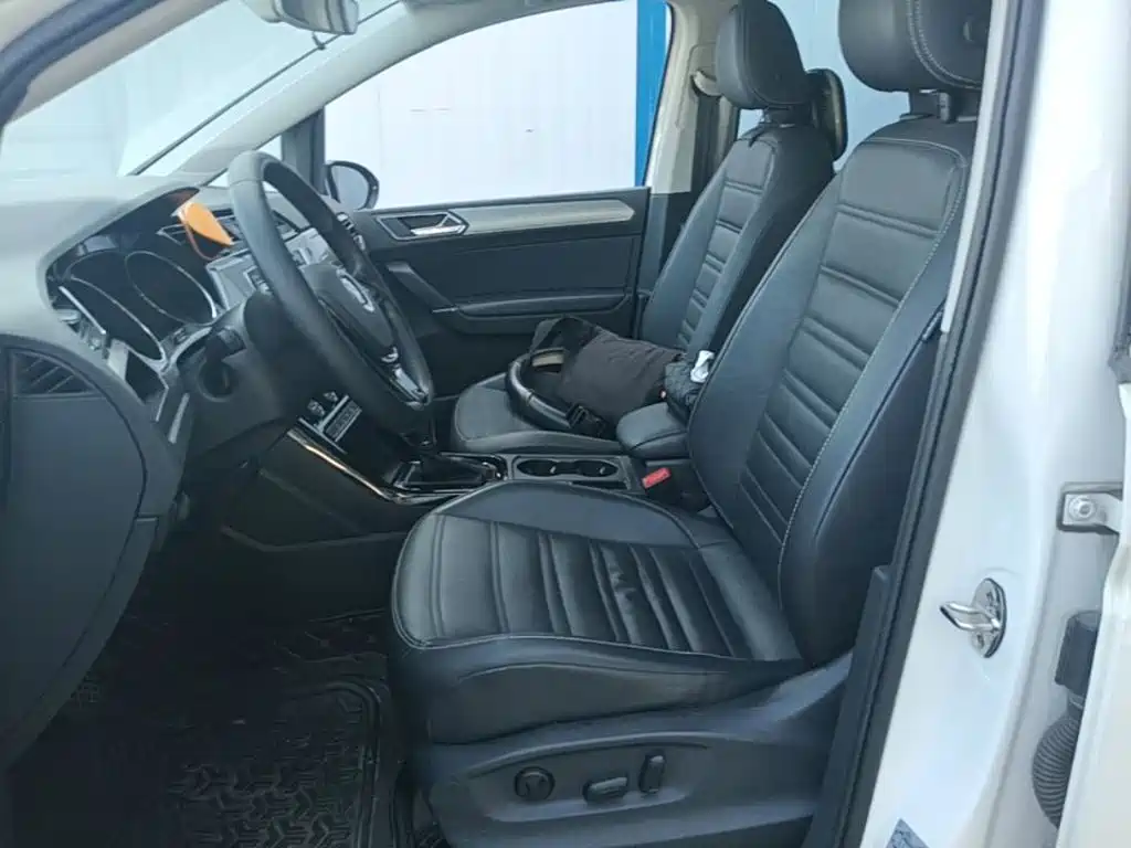 Volkswagen Touran 2017 — фото 15
