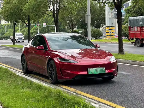Tesla Model 3 2025