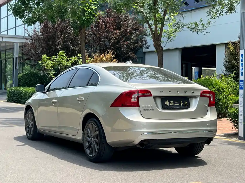 Volvo S60 2016 — фото 8