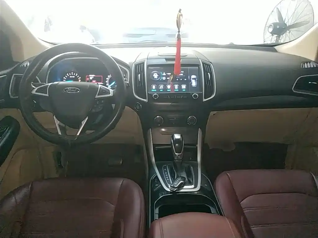Ford Edge 2016 — фото 10