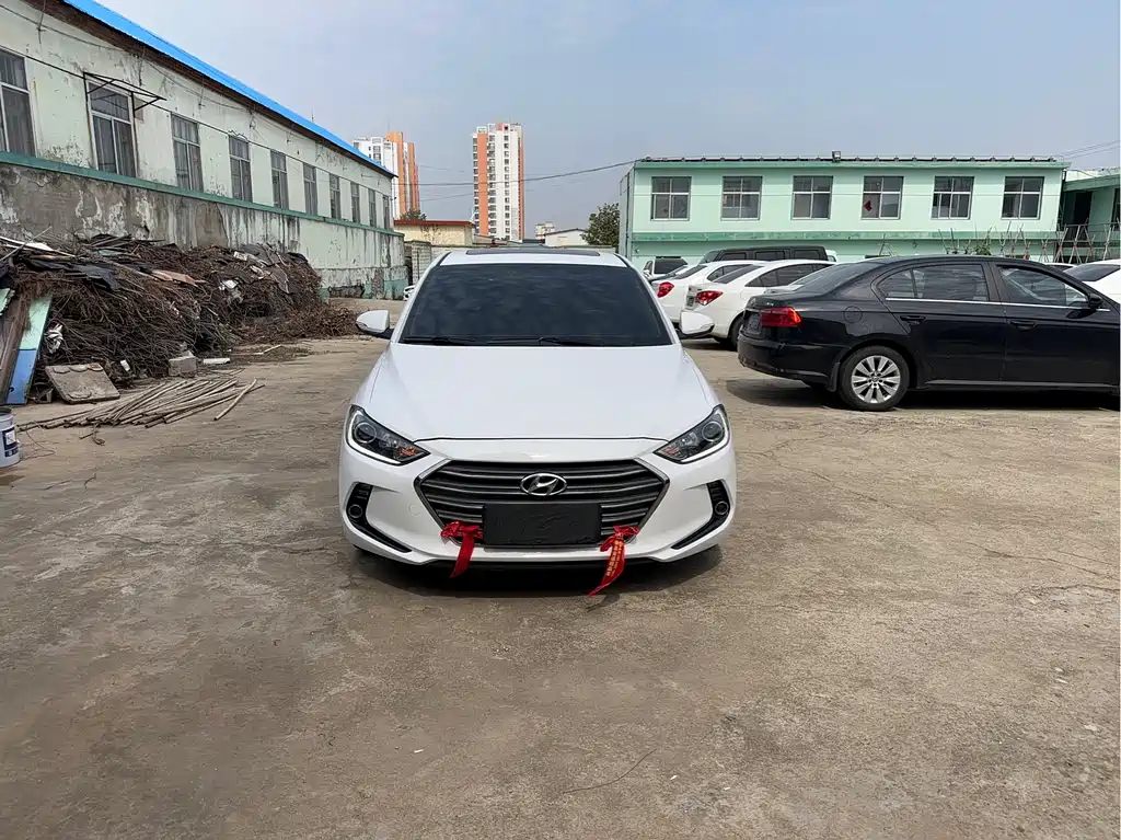 Hyundai Elantra 2018 — фото 2