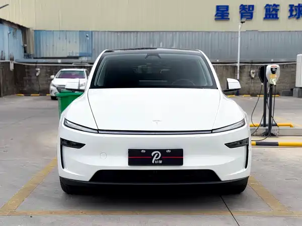 Tesla Model Y 2025