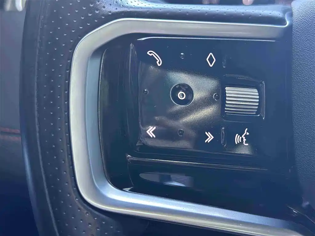 Land Rover Discovery Sport 2023 — фото 25