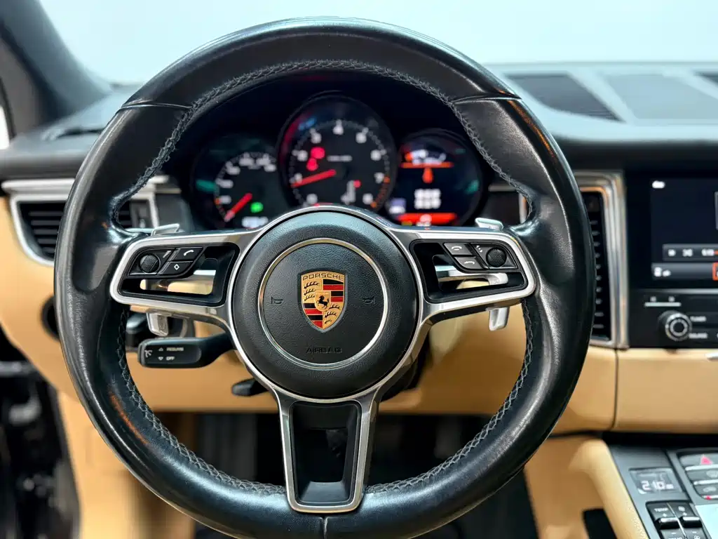 Porsche Macan 2017 — фото 14