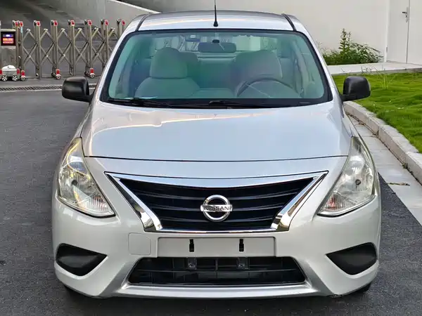 Nissan Sunny 2015