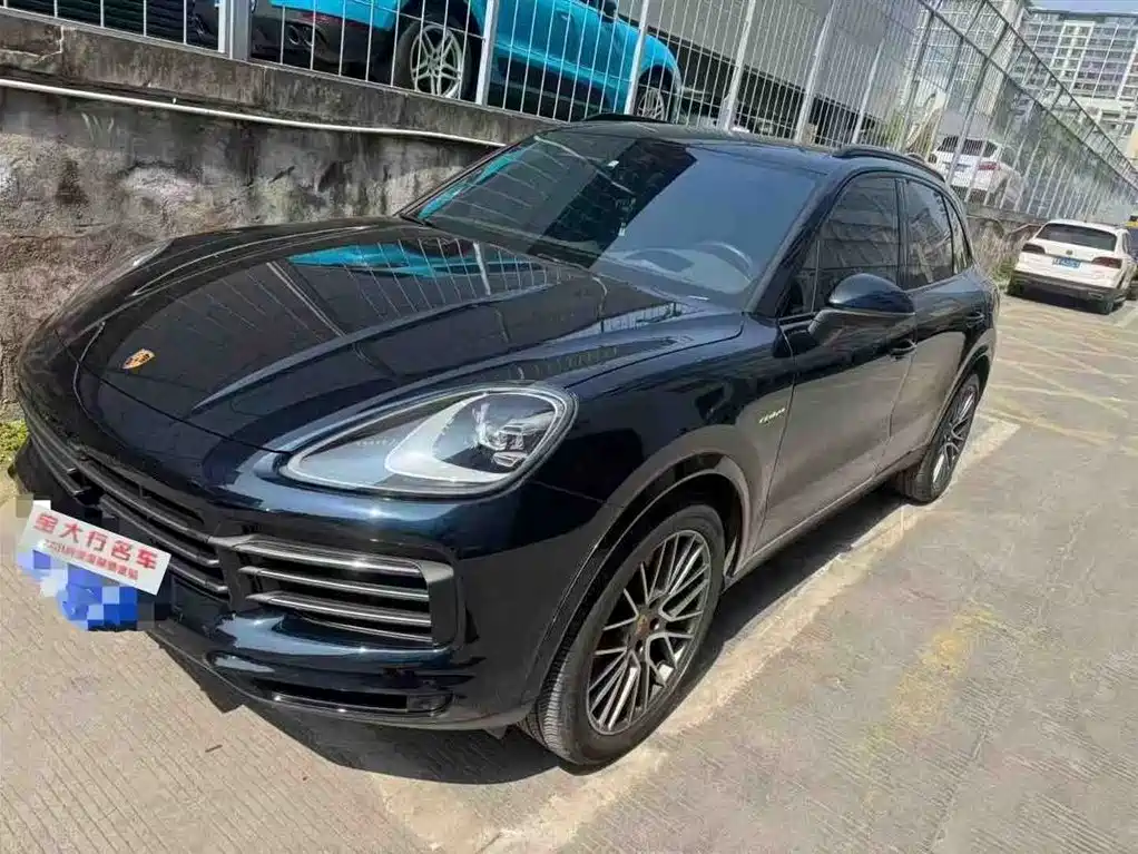Porsche Cayenne Hybrid 2023 — фото 1