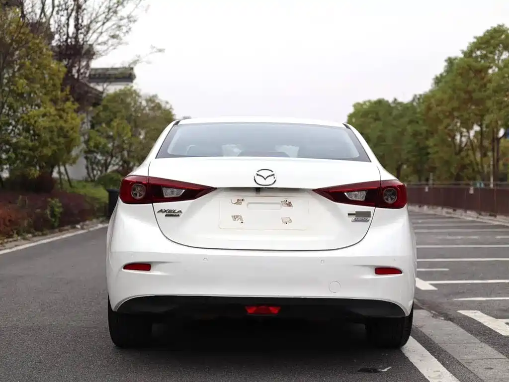 Mazda 3 Axela 2016 — фото 13
