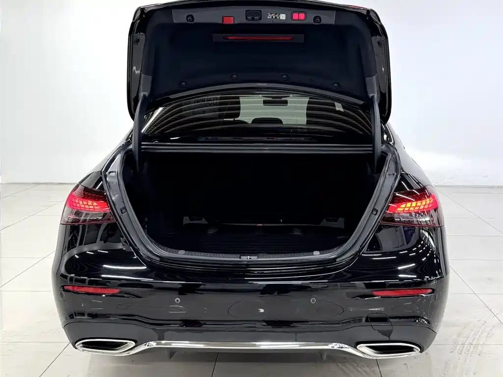 Mercedes-Benz E-Class 2023 — фото 5