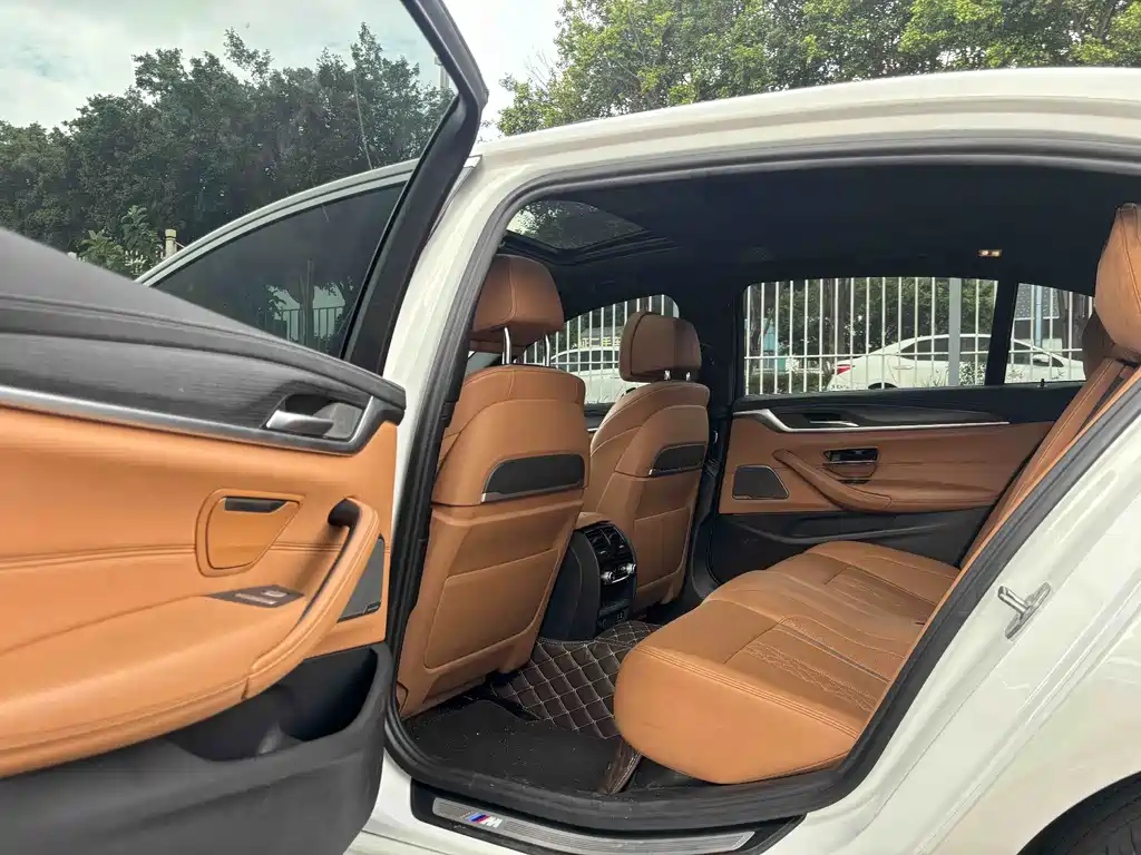 BMW 5 Series 2022 — фото 13