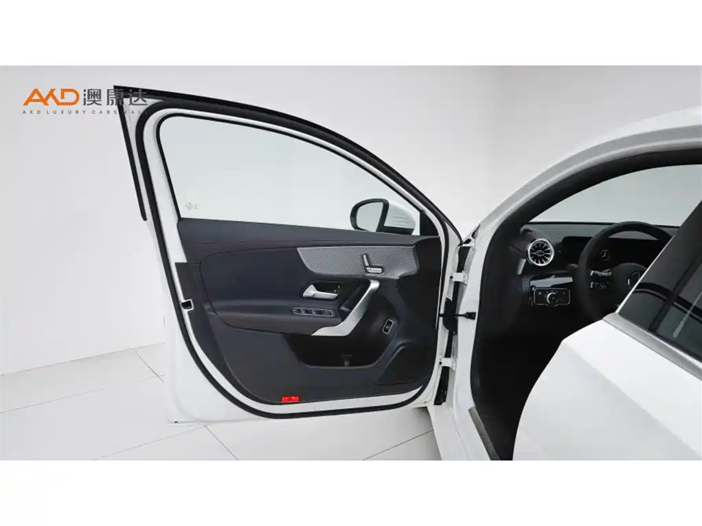 Mercedes-Benz A-Class 2024 — фото 10