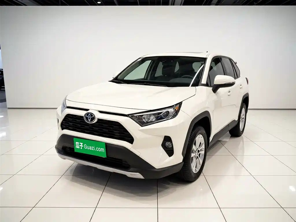 Toyota RAV4 2021 — фото 1