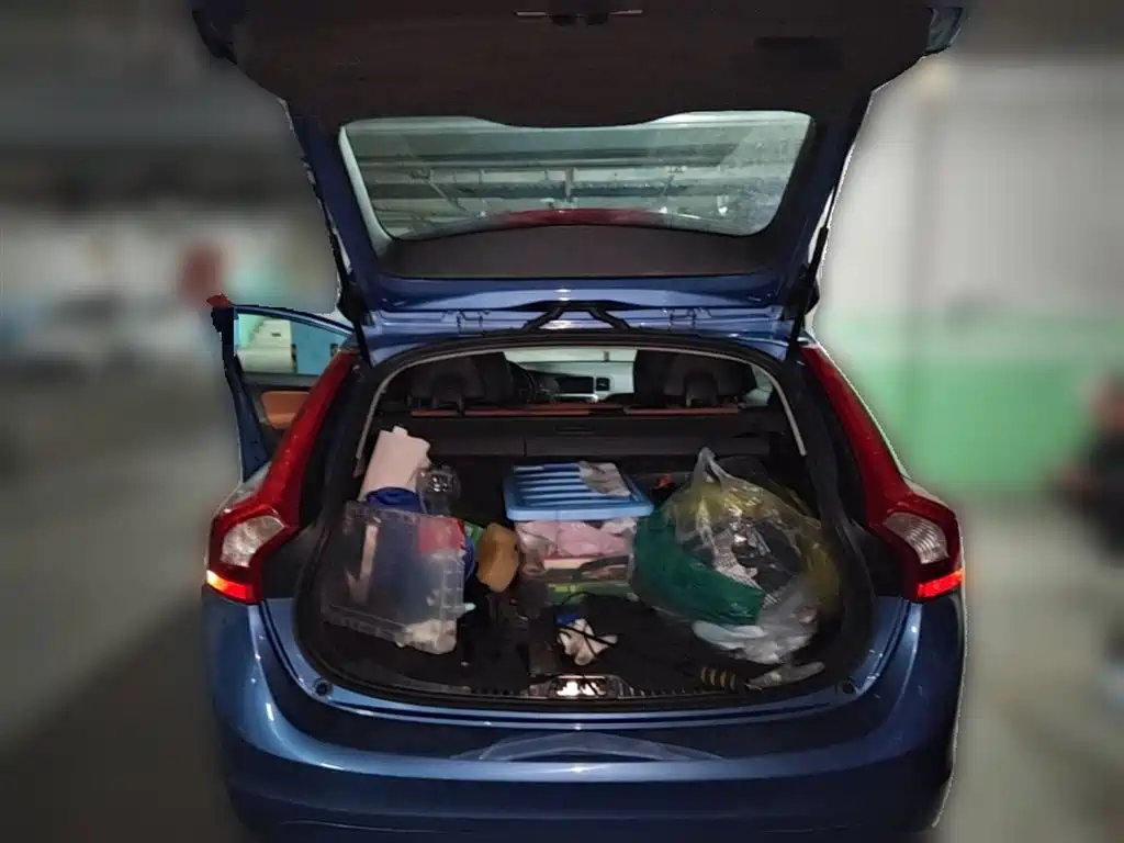 Volvo V60 2015 — фото 10