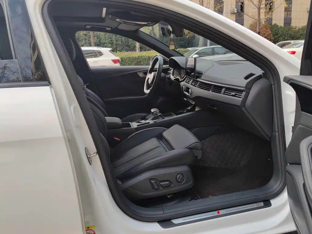 Audi A4L 2023