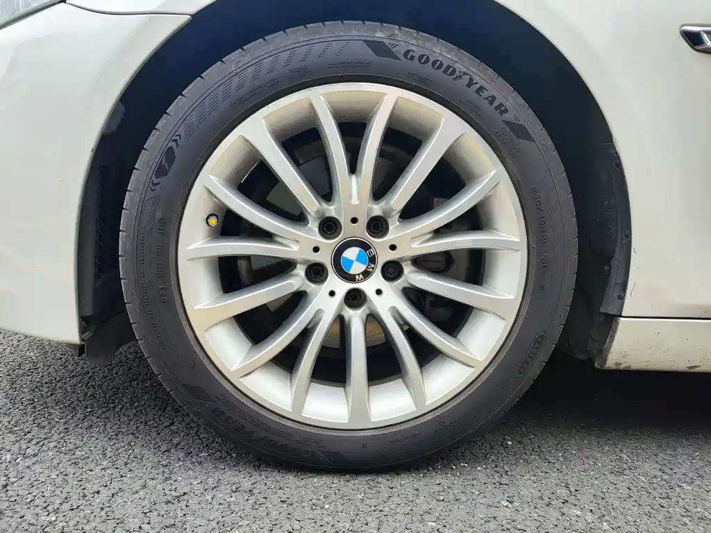 BMW 5 Series 2017 — фото 17