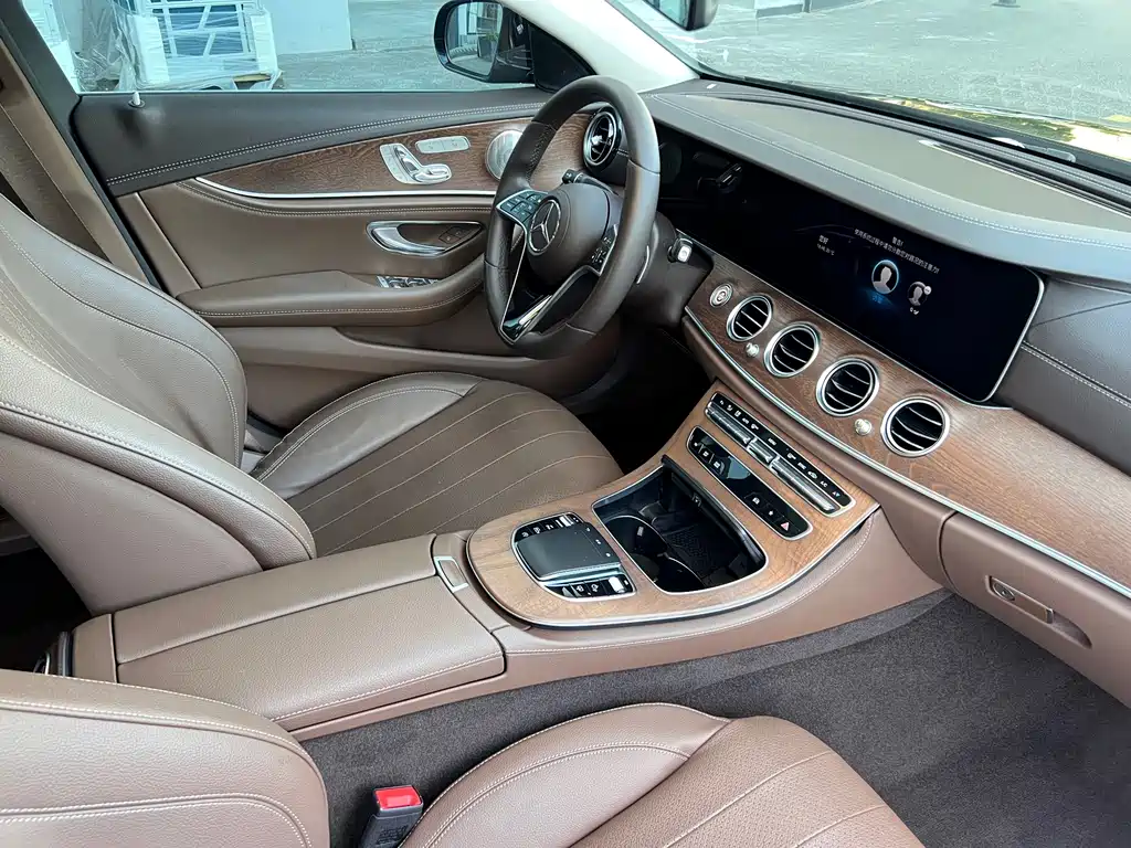 Mercedes-Benz E-Class 2023 — фото 13