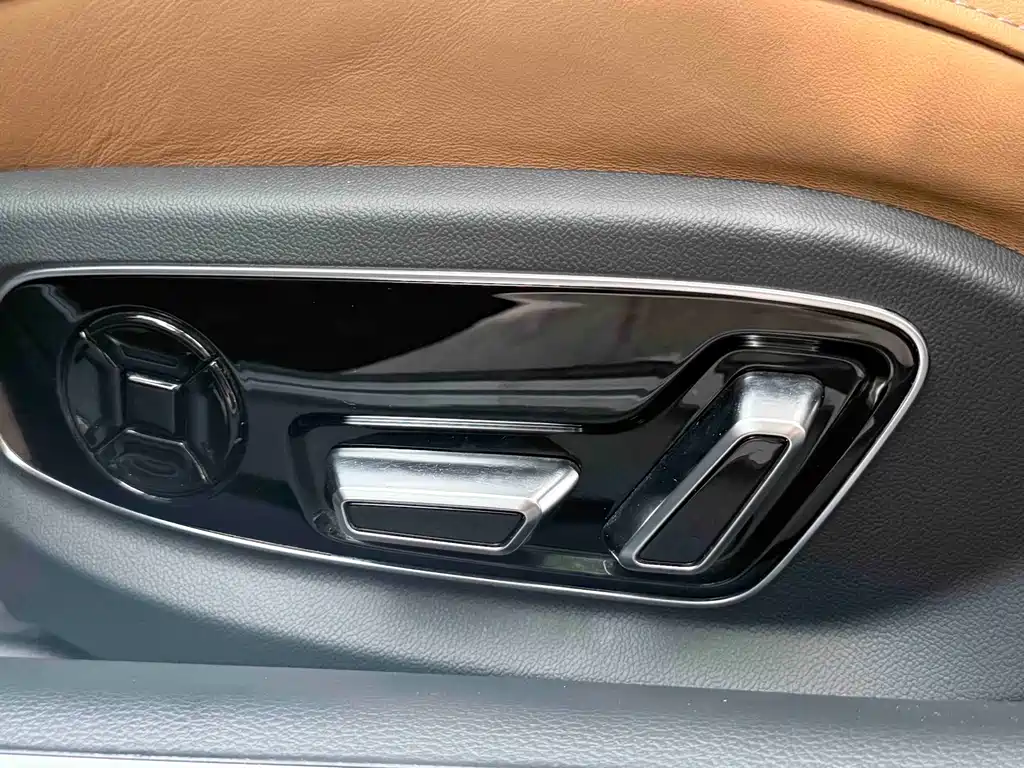 Audi A8 2023 — фото 36