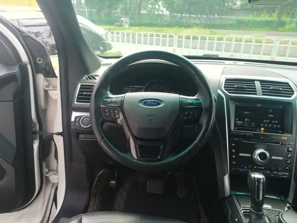 Ford Explorer 2017 — фото 11