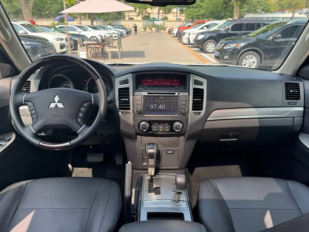 Mitsubishi Pajero 2016