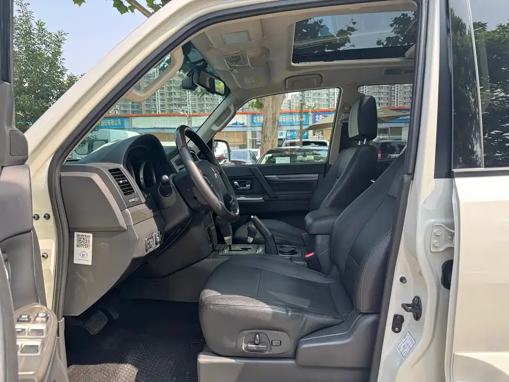Mitsubishi Pajero 2016