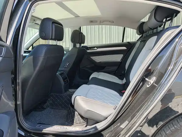 Volkswagen Magotan 2025