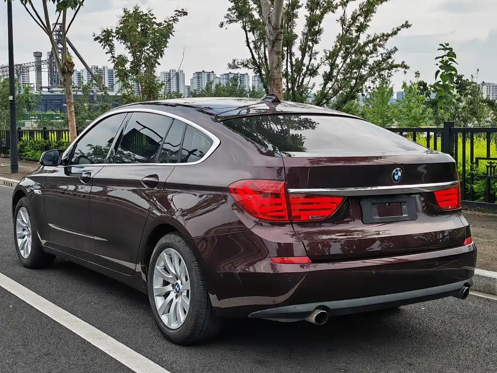 BMW 5 Series GT 2013 — фото 8