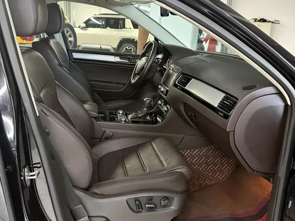 Volkswagen Touareg 2018 — фото 15