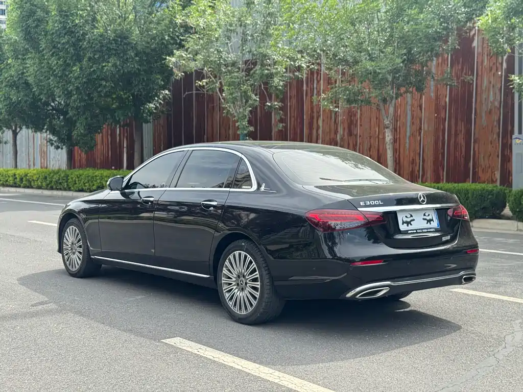 Mercedes-Benz E-Class 2022 — фото 17