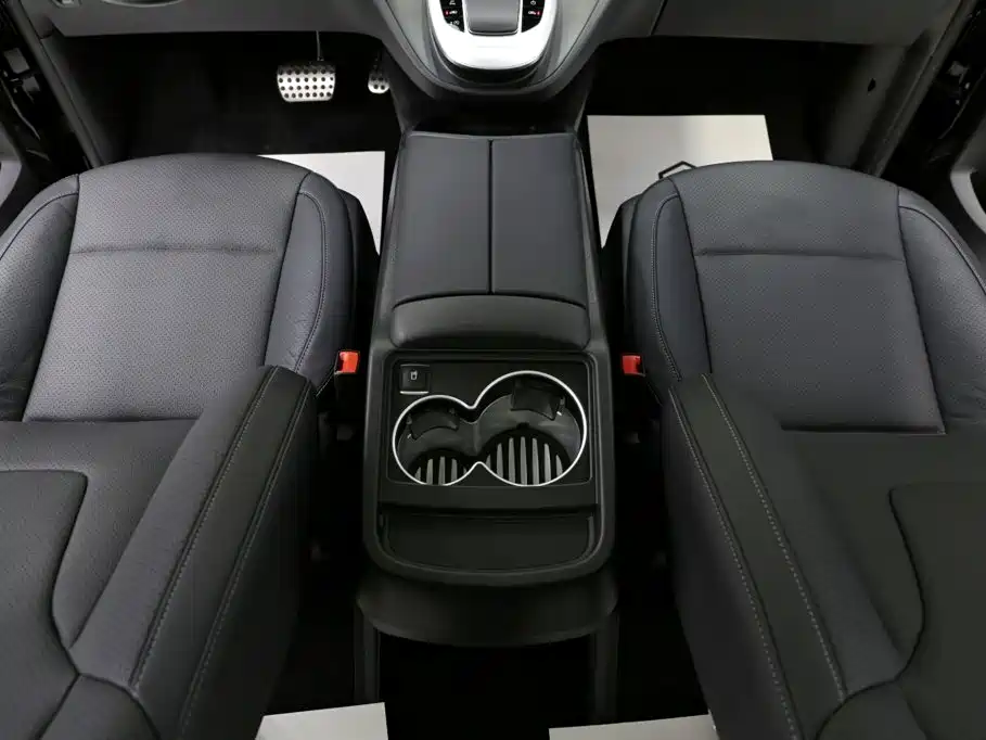 Mercedes-Benz V-Class 2022 — фото 12