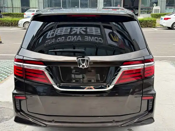Honda Elysion 2016