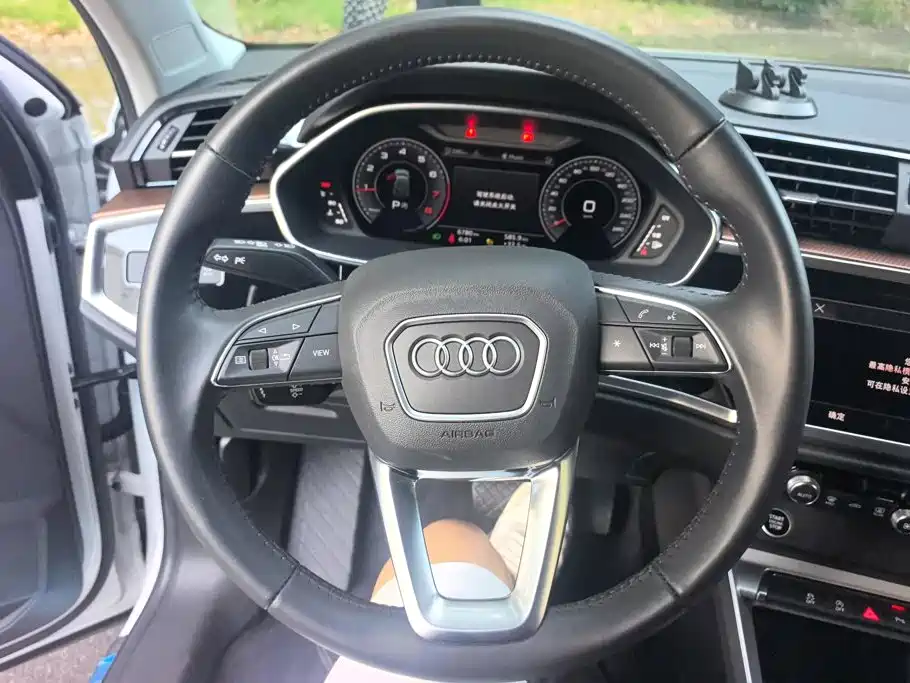 Audi Q3 2021 — фото 15