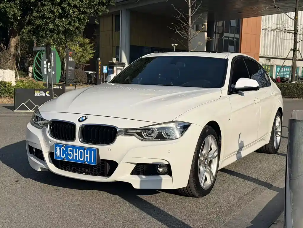 BMW 3 Series 2018 — фото 1
