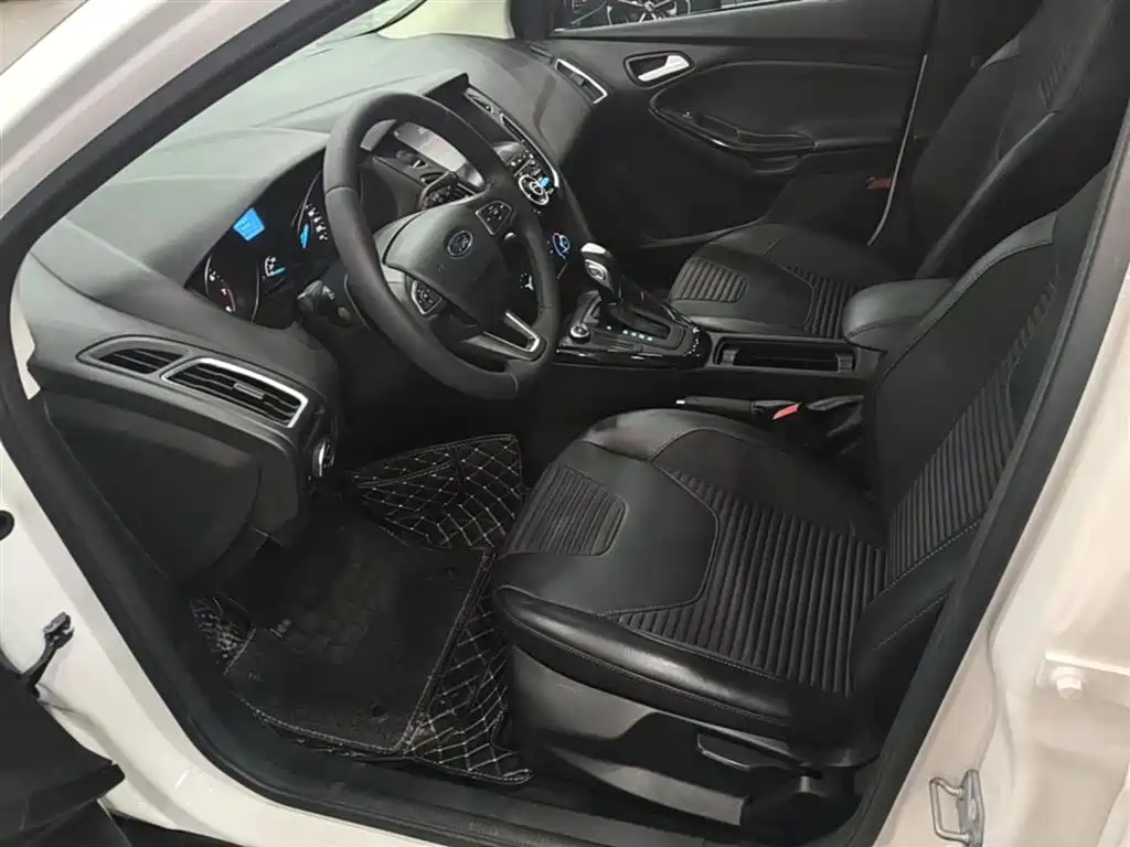 Ford Focus 2019 — фото 15