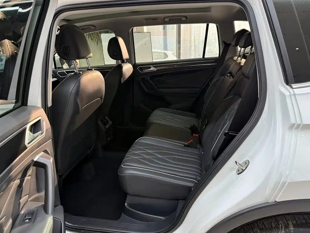 Volkswagen Tiguan L 2023 — фото 18