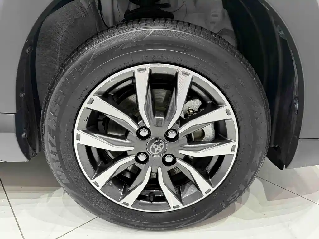 Toyota Yaris L 2022 — фото 18