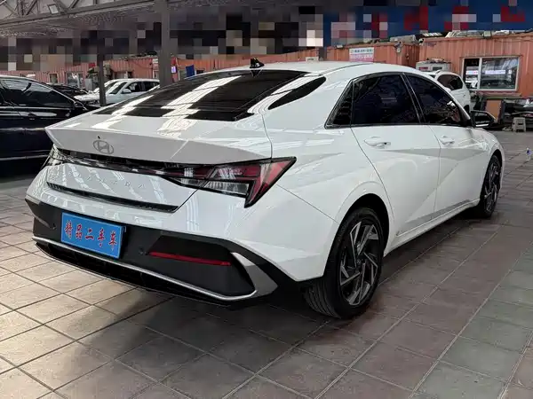 Hyundai Elantra 2023